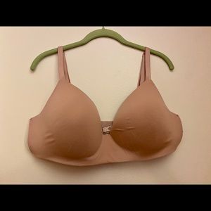 Victoria Secret Body t-shirt lightly lined bra